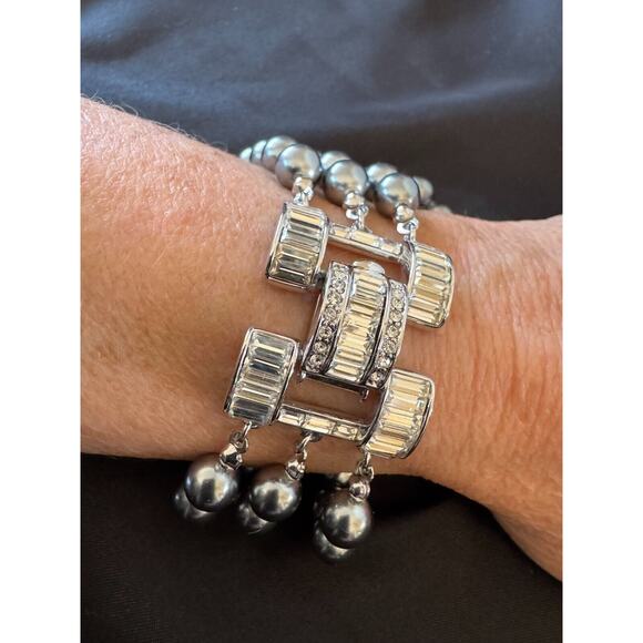 KJL Gray Pearl Bracelet 3 Multi Strand Silver Rhinestone Baguette Clasp Wedding - Picture 3 of 10